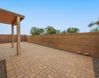 12039 W Leather Lane - Photo Thumbnail 34