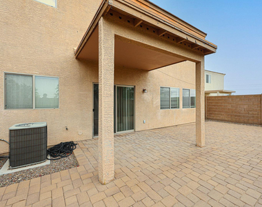 12039 W Leather Lane - Photo Thumbnail 37