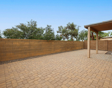 12039 W Leather Lane - Photo Thumbnail 39