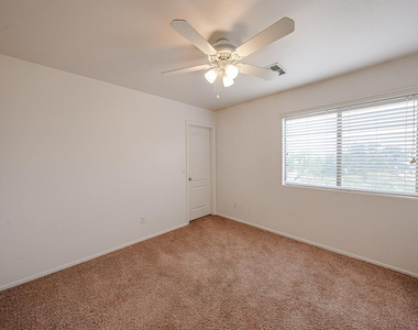 12039 W Leather Lane - Photo Thumbnail 21