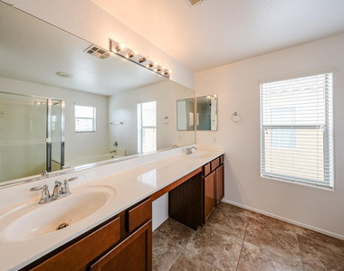 12039 W Leather Lane - Photo Thumbnail 31