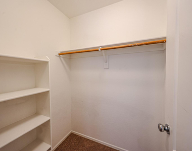 12039 W Leather Lane - Photo Thumbnail 22