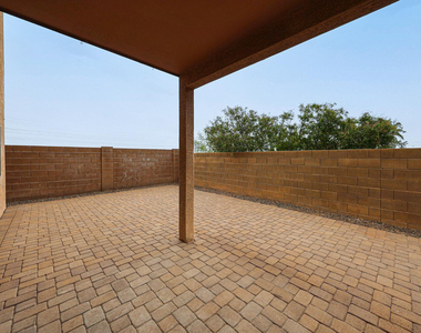 12039 W Leather Lane - Photo Thumbnail 35