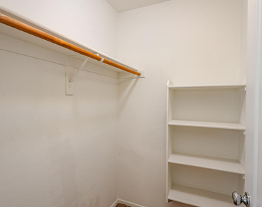 12039 W Leather Lane - Photo Thumbnail 27
