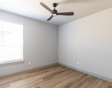 6613 Prickly Pear Way - Photo Thumbnail 23