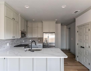 6613 Prickly Pear Way - Photo Thumbnail 10