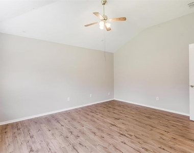 1637 Elm Street - Photo Thumbnail 12