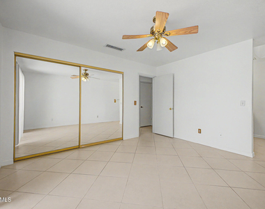 6836 S 18th Street - Photo Thumbnail 9