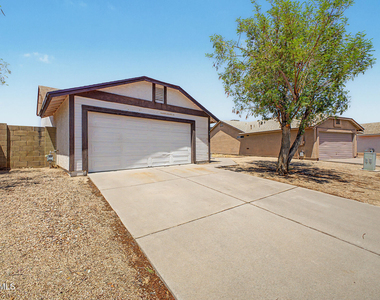 6836 S 18th Street - Photo Thumbnail 1