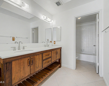 6836 S 18th Street - Photo Thumbnail 13