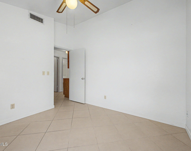 6836 S 18th Street - Photo Thumbnail 14