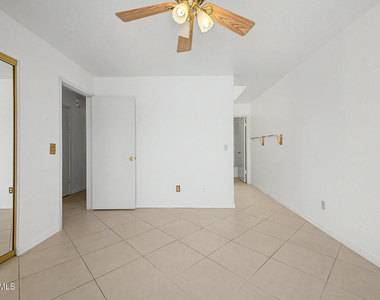 6836 S 18th Street - Photo Thumbnail 12