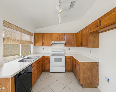 6836 S 18th Street - Photo Thumbnail 7