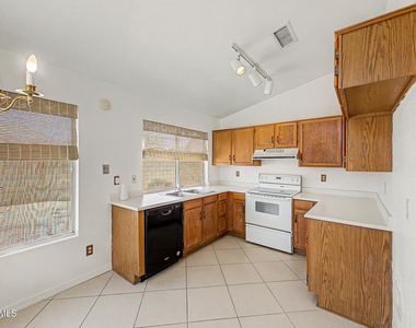 6836 S 18th Street - Photo Thumbnail 6