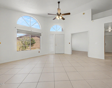 6836 S 18th Street - Photo Thumbnail 2