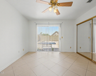 6836 S 18th Street - Photo Thumbnail 10