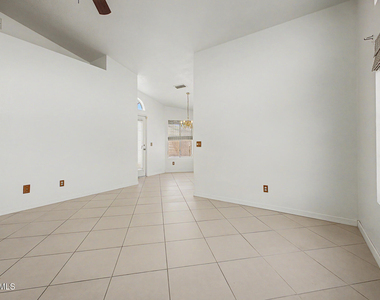 6836 S 18th Street - Photo Thumbnail 4