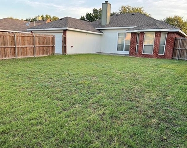1524 Summerfield Drive - Photo Thumbnail 1