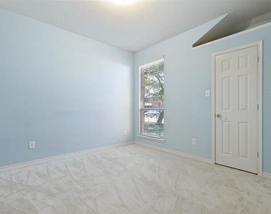 1524 Summerfield Drive - Photo Thumbnail 6