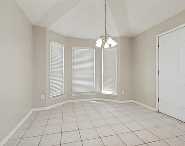 1524 Summerfield Drive - Photo Thumbnail 5
