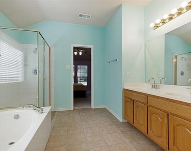 1524 Summerfield Drive - Photo Thumbnail 9