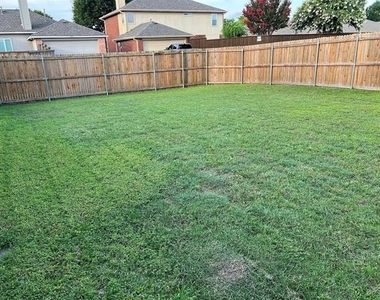 1524 Summerfield Drive - Photo Thumbnail 2