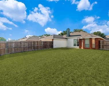 1524 Summerfield Drive - Photo Thumbnail 11