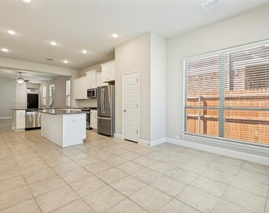 3909 Chesapeake Lane - Photo Thumbnail 3