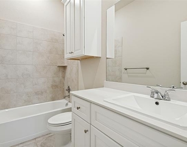 3909 Chesapeake Lane - Photo Thumbnail 10
