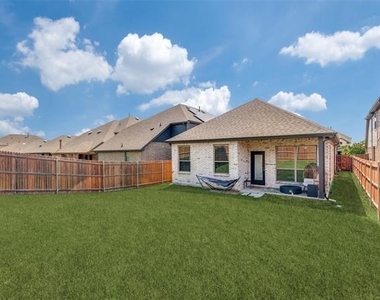 3909 Chesapeake Lane - Photo Thumbnail 11