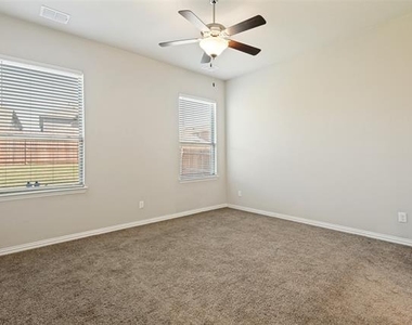 3909 Chesapeake Lane - Photo Thumbnail 6