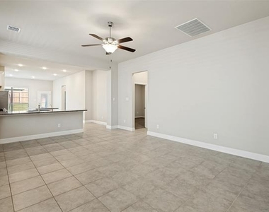 3909 Chesapeake Lane - Photo Thumbnail 2
