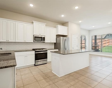 3909 Chesapeake Lane - Photo Thumbnail 4