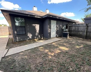 2408 Indigo Lane - Photo Thumbnail 8