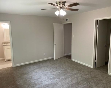 1301 N Waterview Drive - Photo Thumbnail 10