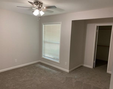 1301 N Waterview Drive - Photo Thumbnail 12