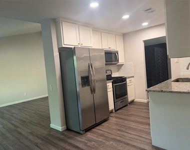 1301 N Waterview Drive - Photo Thumbnail 7