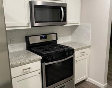 1301 N Waterview Drive - Photo Thumbnail 8