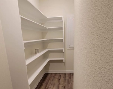 11346 Sugarlands Drive - Photo Thumbnail 6