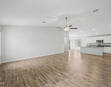 1779 E Elegante Drive - Photo Thumbnail 8