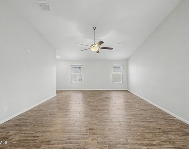 1779 E Elegante Drive - Photo Thumbnail 7