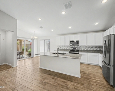 1779 E Elegante Drive - Photo Thumbnail 13