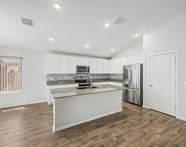 1779 E Elegante Drive - Photo Thumbnail 14