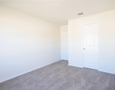 1833 Pecan Valley Drive - Photo Thumbnail 10