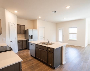 1833 Pecan Valley Drive - Photo Thumbnail 12