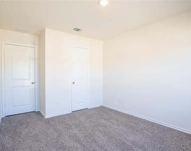 1833 Pecan Valley Drive - Photo Thumbnail 11
