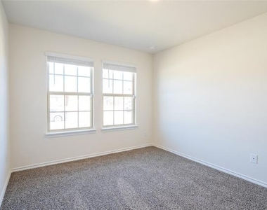 1833 Pecan Valley Drive - Photo Thumbnail 9