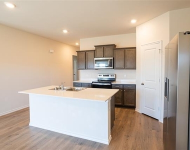 1833 Pecan Valley Drive - Photo Thumbnail 14