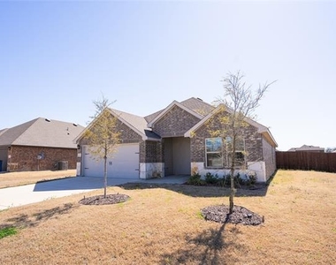 1833 Pecan Valley Drive - Photo Thumbnail 2