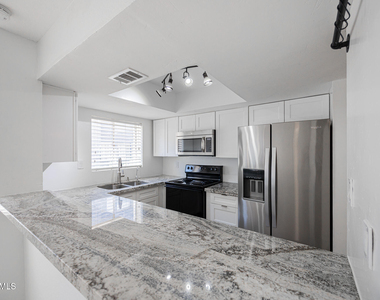 1808 N 32nd Street - Photo Thumbnail 7